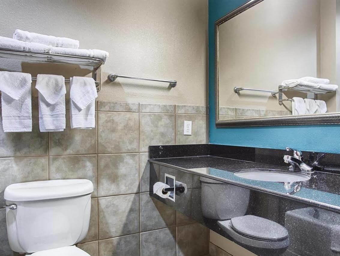 Best Western Mineola Inn Bagian luar foto
